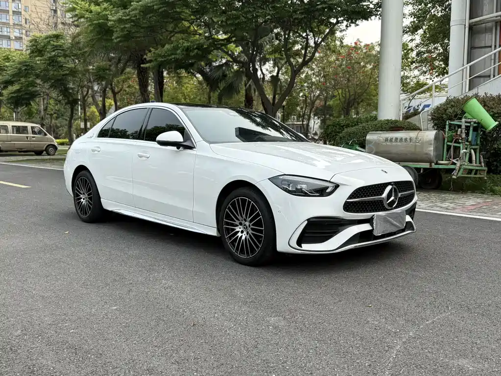 Mercedes-Benz C-Class 2024 — фото 3