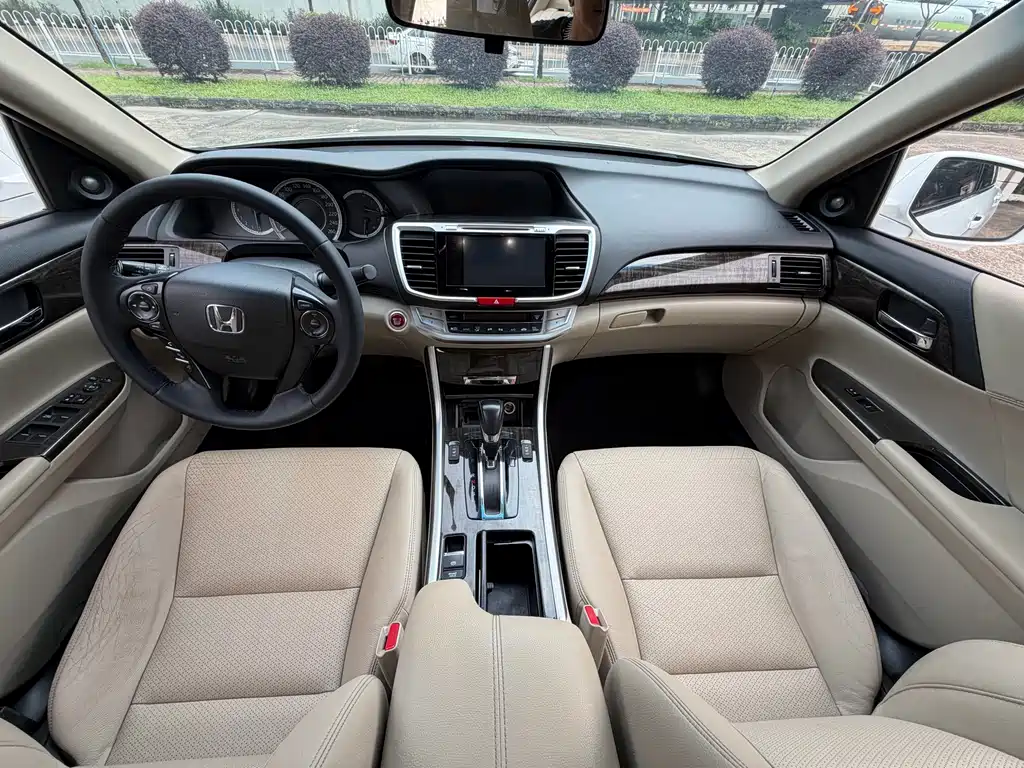 Honda Accord 2015 — фото 9