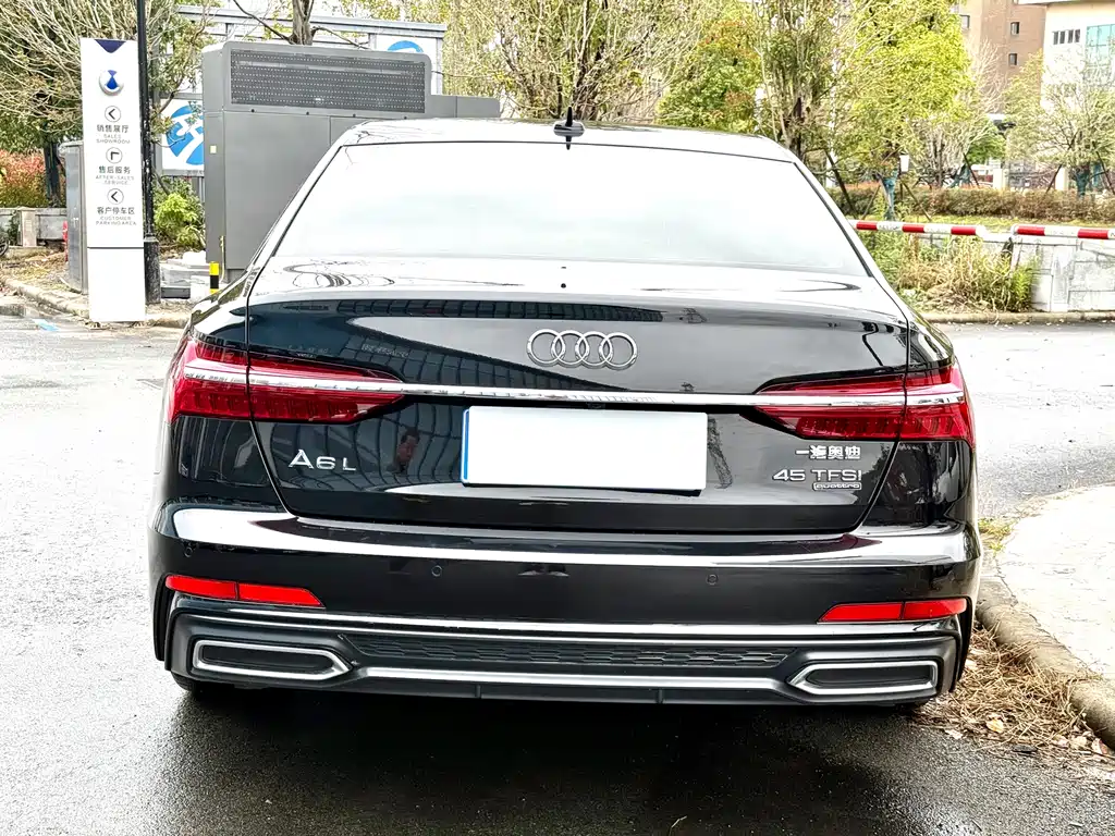 Audi A6L 2022