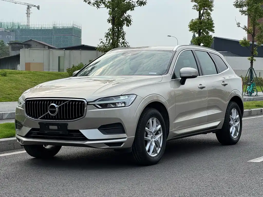 Volvo XC60 2018 — фото 1