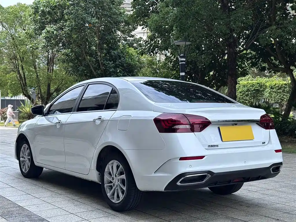 Geely Emgrand 2022 — фото 7