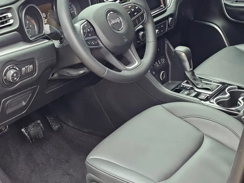 Jeep Grand Commander 2019 — фото 4