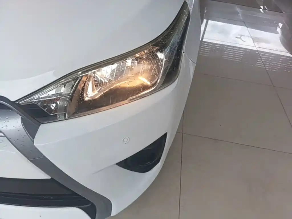 Toyota Yaris L 2015 — фото 24