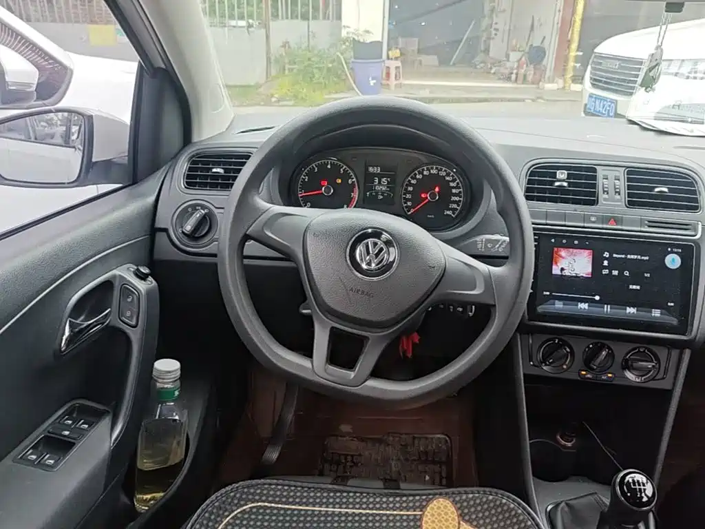 Volkswagen Polo 2015 — фото 11