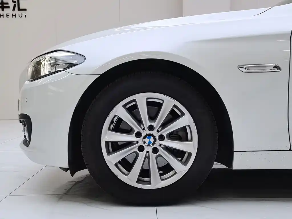 BMW 5 Series 2015 — фото 9