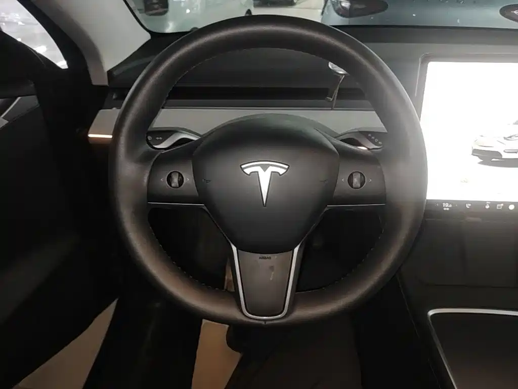 Tesla Model Y 2024 — фото 11