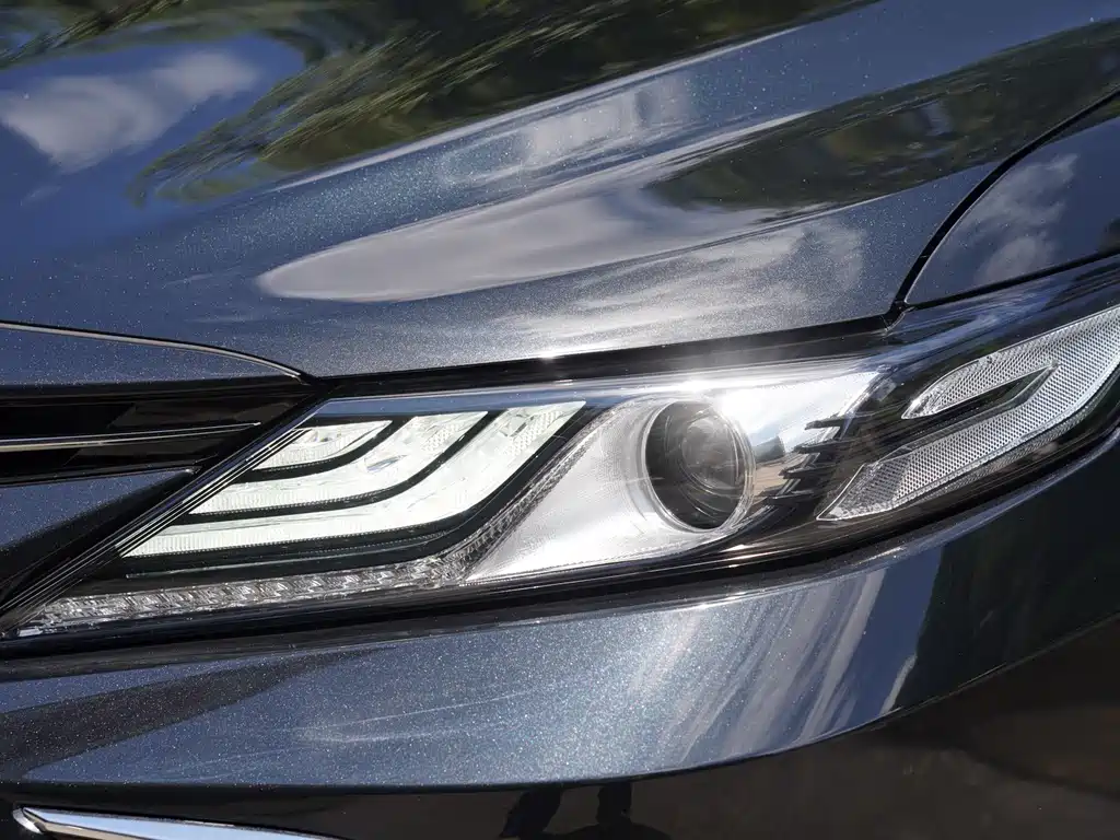 Toyota Camry 2023 — фото 8