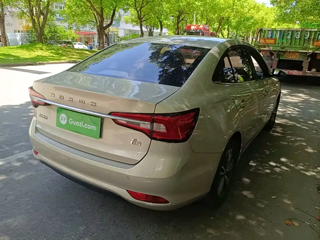 Roewe i5 2019