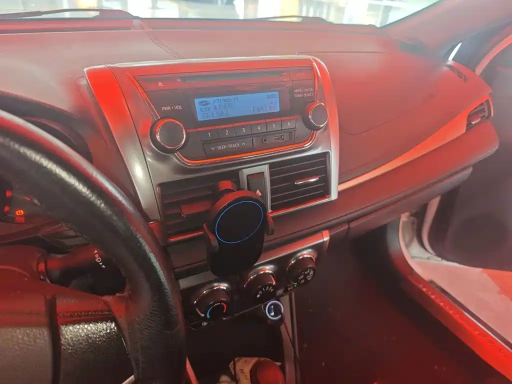 Toyota Yaris L 2016 — фото 10