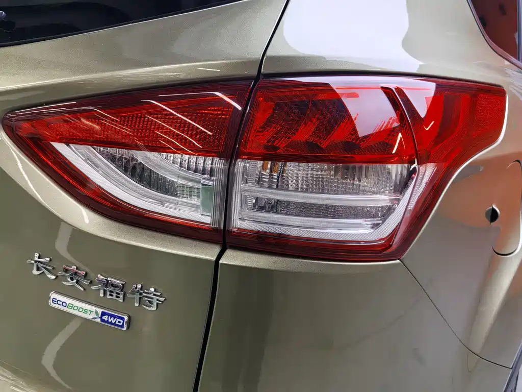Ford Kuga 2013 — фото 11