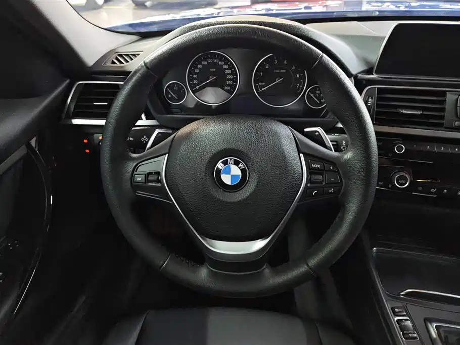 BMW 3 Series 2017 — фото 15