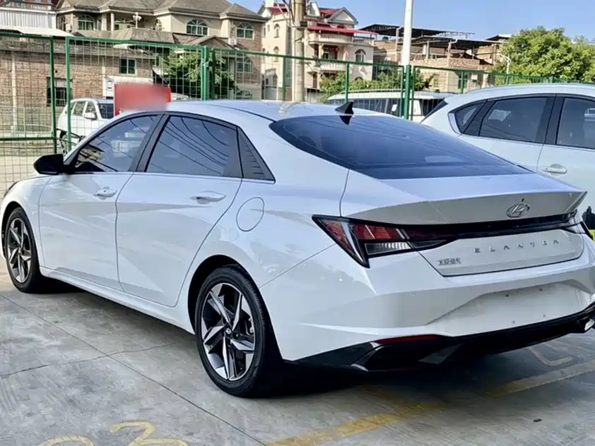 Hyundai Elantra 2022 — фото 24