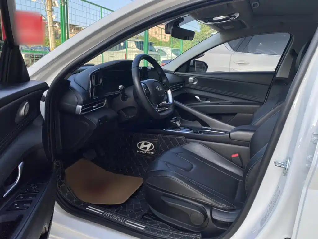 Hyundai Elantra 2022 — фото 12