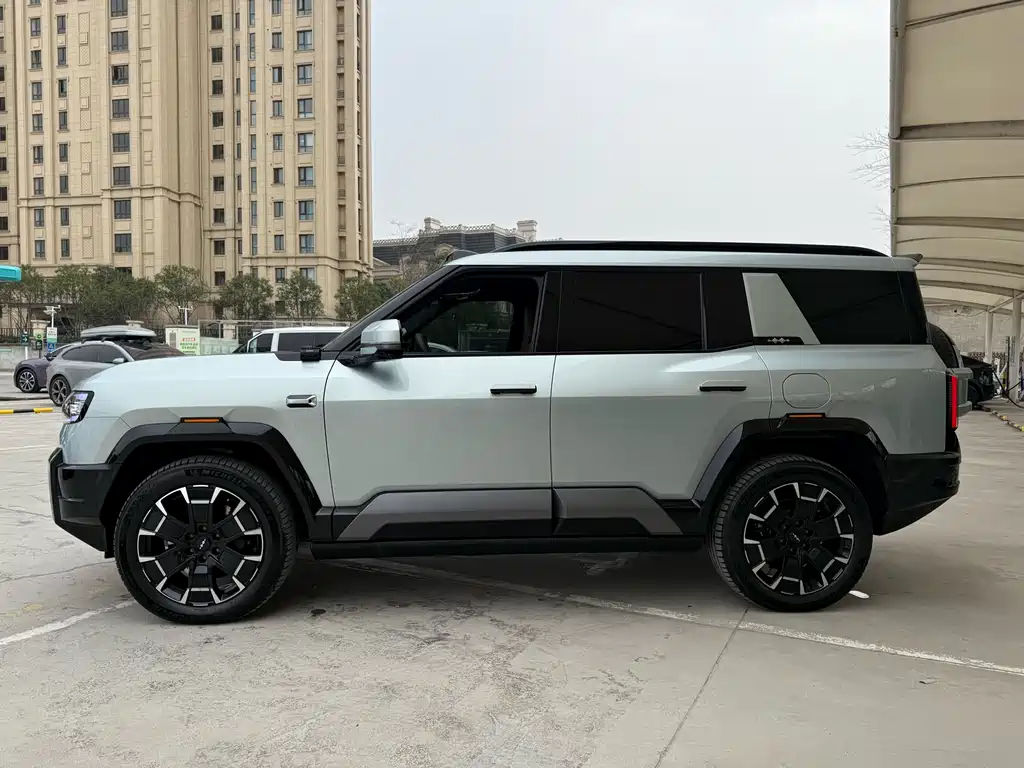 Fang Cheng Bao Leopard 8 2024