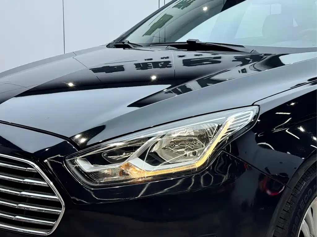 Ford Escort 2015 — фото 19