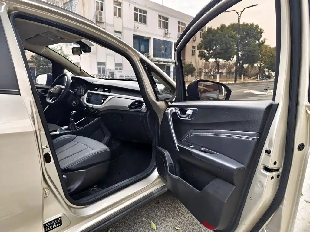 Geely Vision X3 2020 — фото 16
