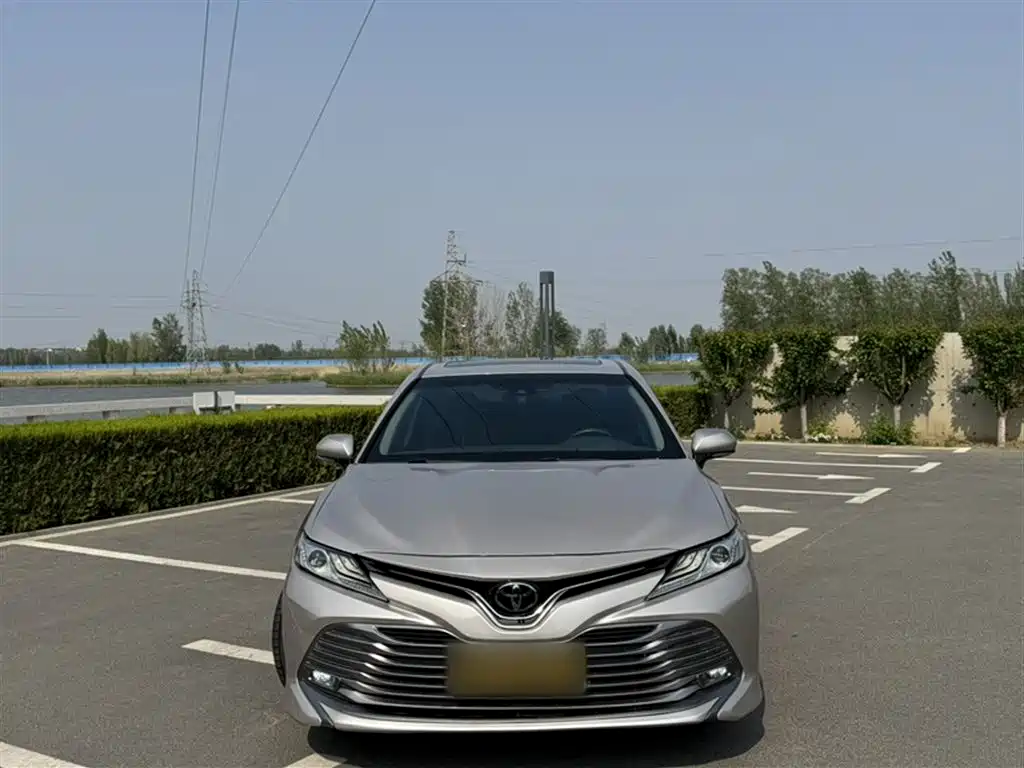 Toyota Camry 2019 — фото 4