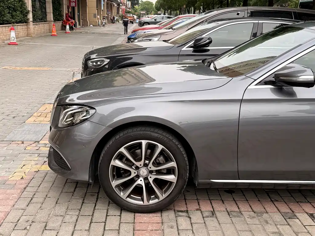 Mercedes-Benz E-Class 2017 — фото 13
