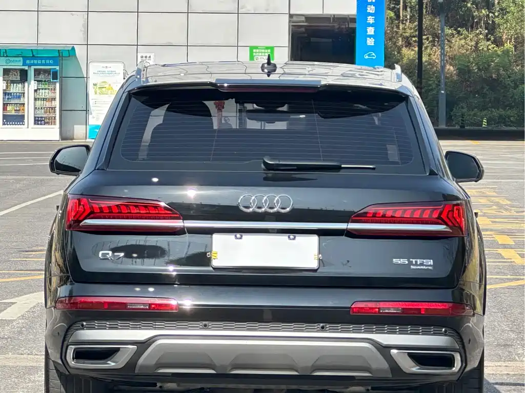 Audi Q7 2024 — фото 19