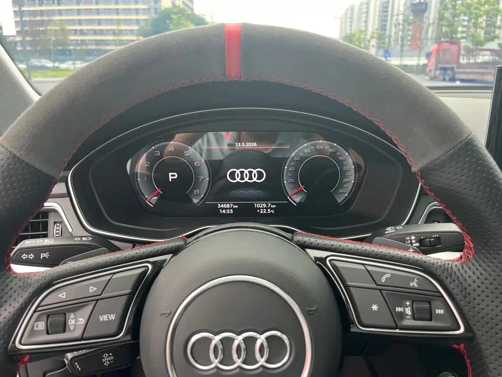 Audi A4L 2023 — фото 10