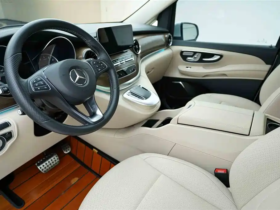 Mercedes-Benz V-Class 2022 — фото 9