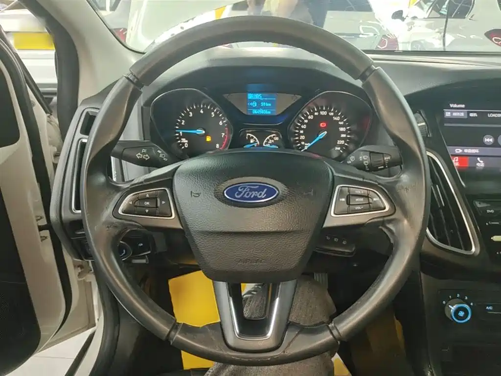 Ford Focus 2018 — фото 11