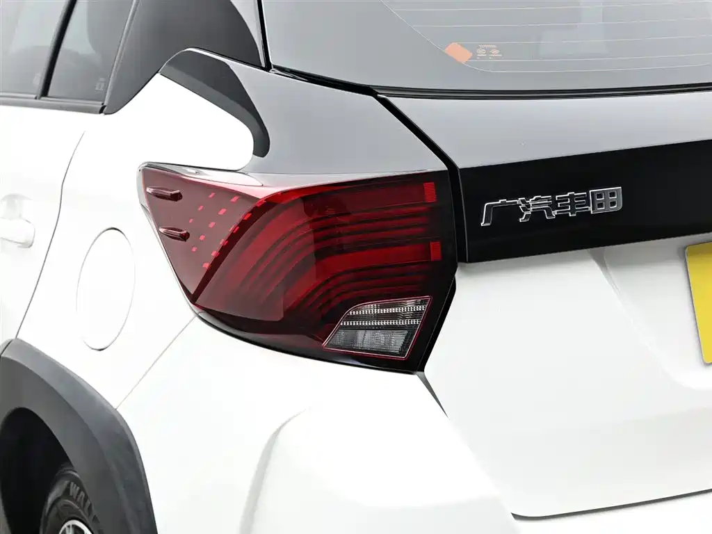 Toyota Yaris L 2022 — фото 7