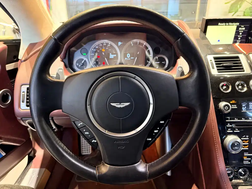 Aston Martin Rapide 2017 — фото 16