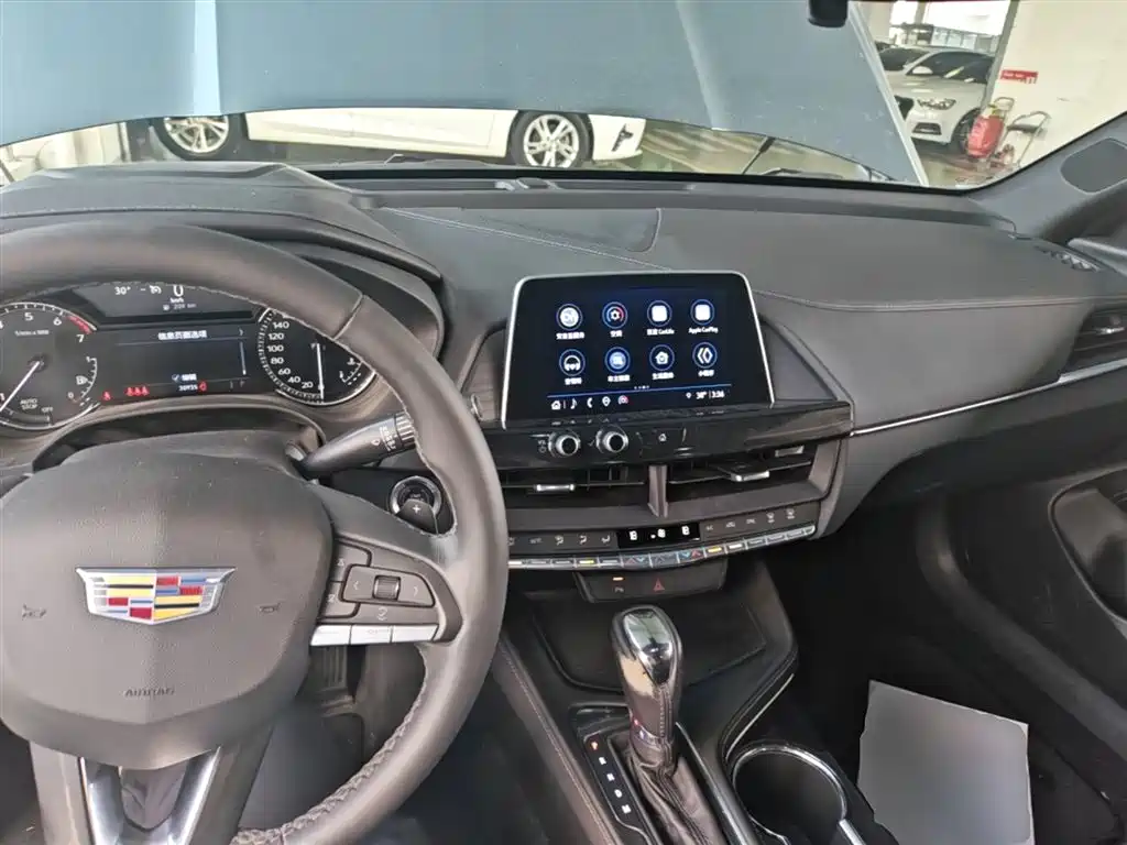 Cadillac CT4 2023 — фото 10