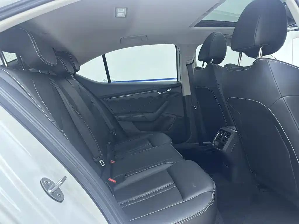Skoda Octavia 2024 — фото 10