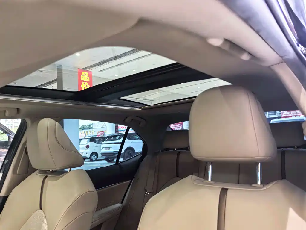 Toyota Camry 2020 — фото 10