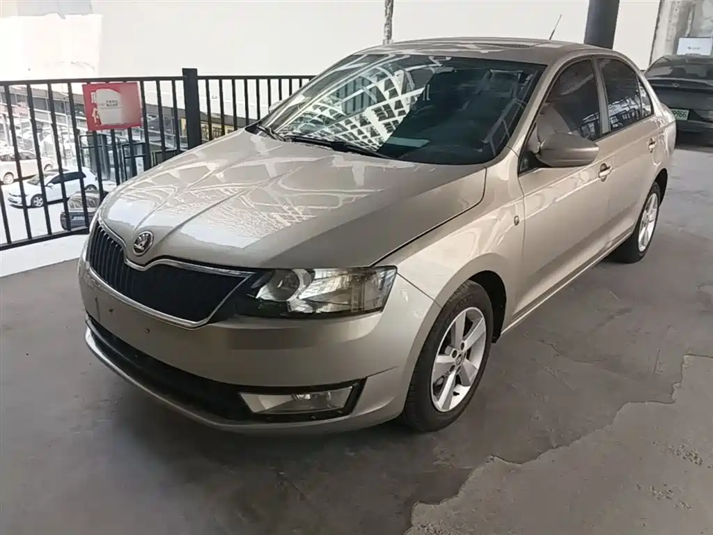 Skoda Rapid 2014 — фото 1