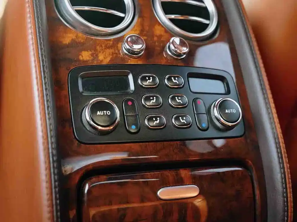 Bentley Flying Spur 2008 — фото 11