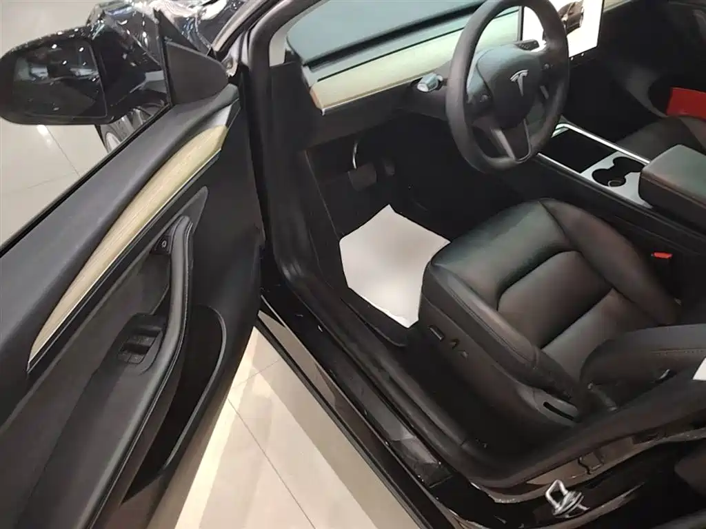 Tesla Model Y 2023 — фото 16