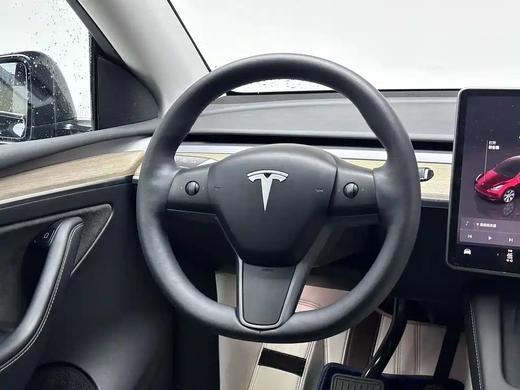 Tesla Model Y 2022 — фото 9