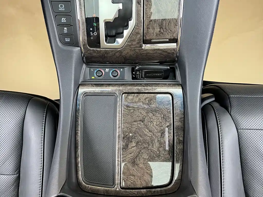 Toyota Vellfire 2020 — фото 23