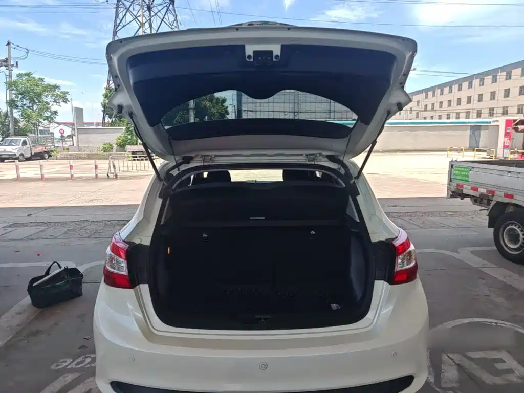 Nissan Tiida 2022 — фото 19