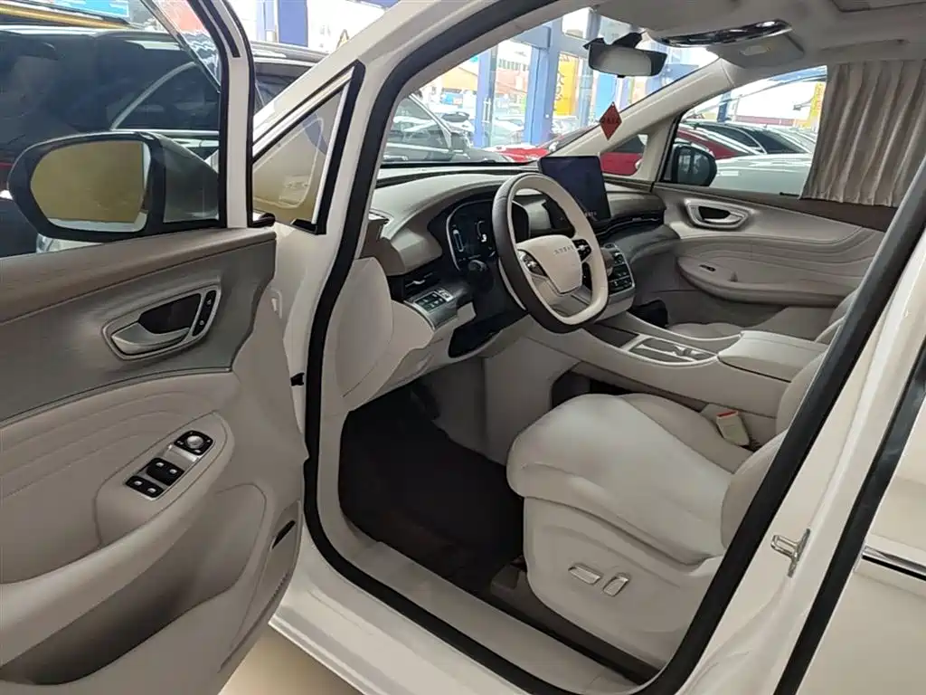 Roewe iMAX8 New Energy 2025 — фото 16