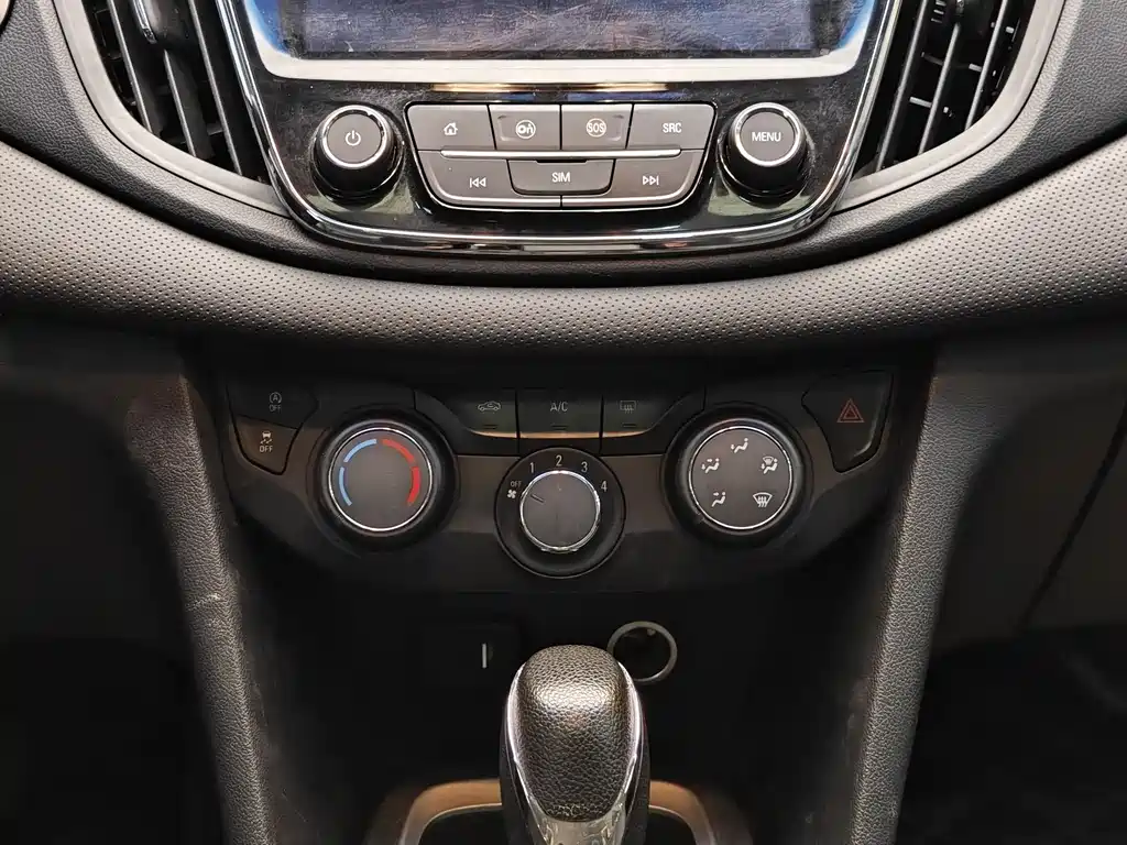 Chevrolet Monza 2020 — фото 17