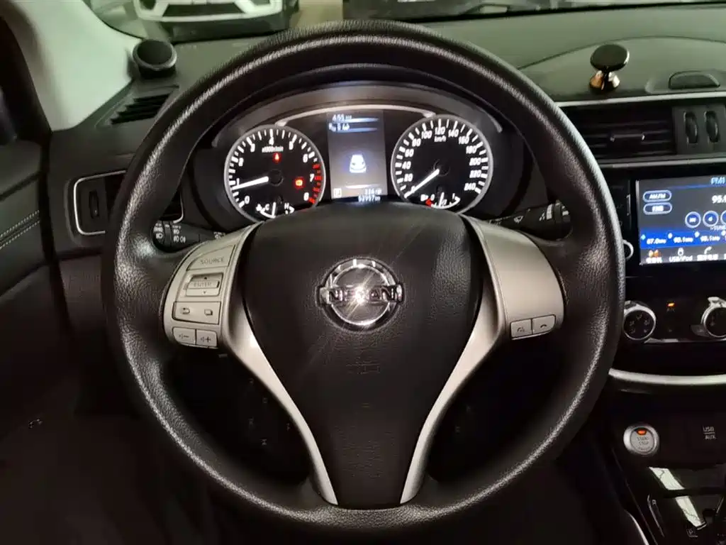 Nissan Tiida 2018 — фото 11
