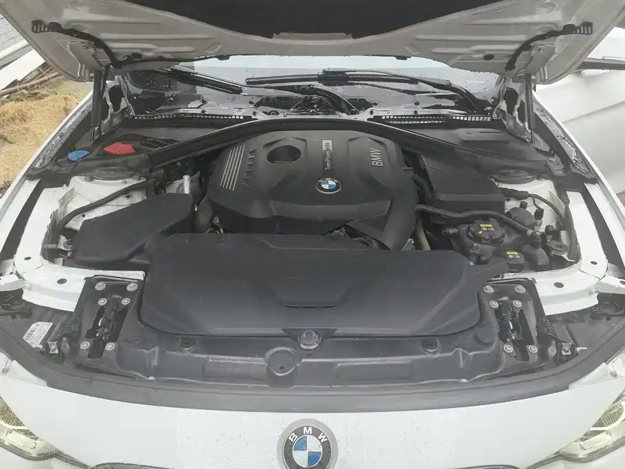 BMW 3 Series 2018 — фото 10