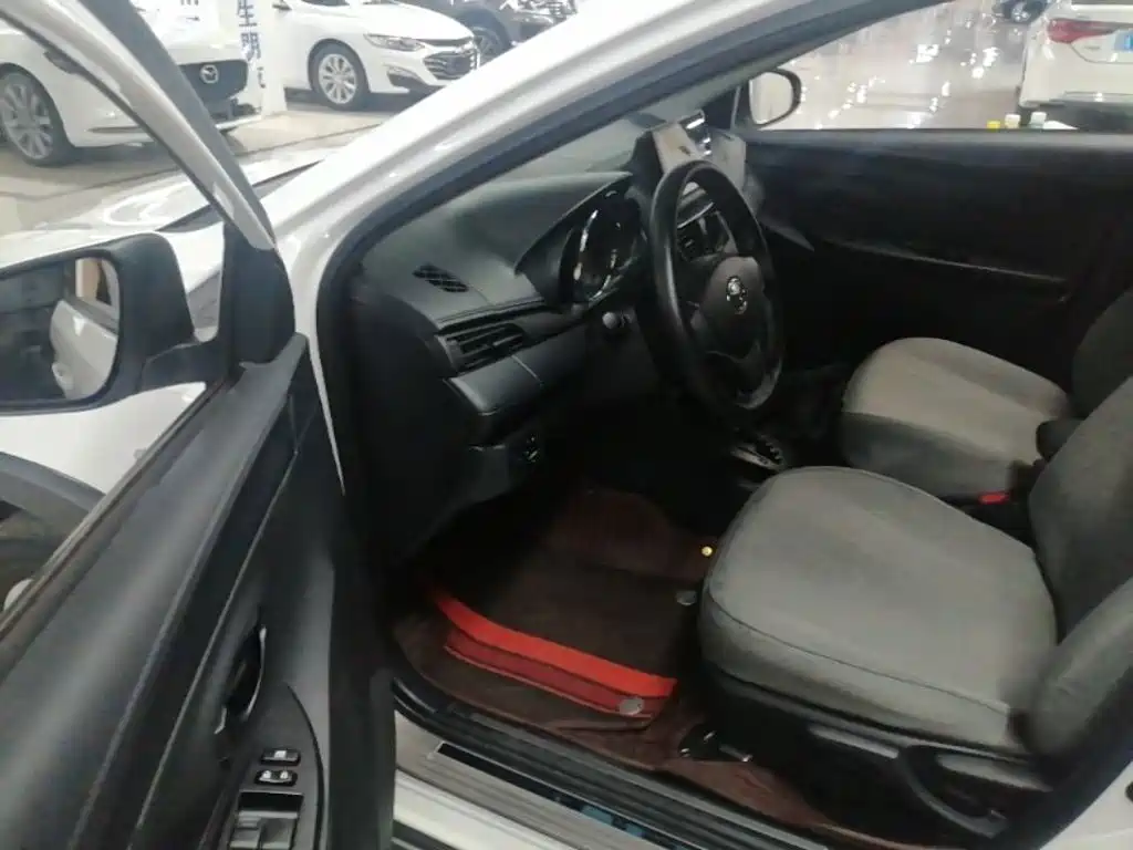Toyota Yaris L 2021 — фото 16