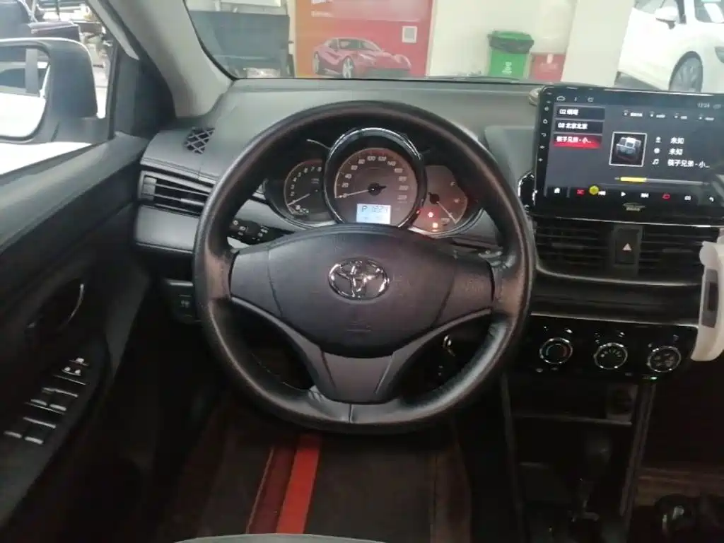 Toyota Yaris L 2021 — фото 11