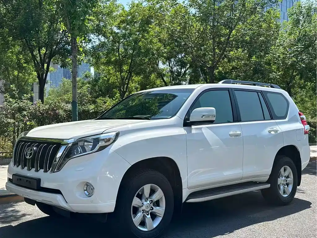 Toyota Prado 2015 — фото 1