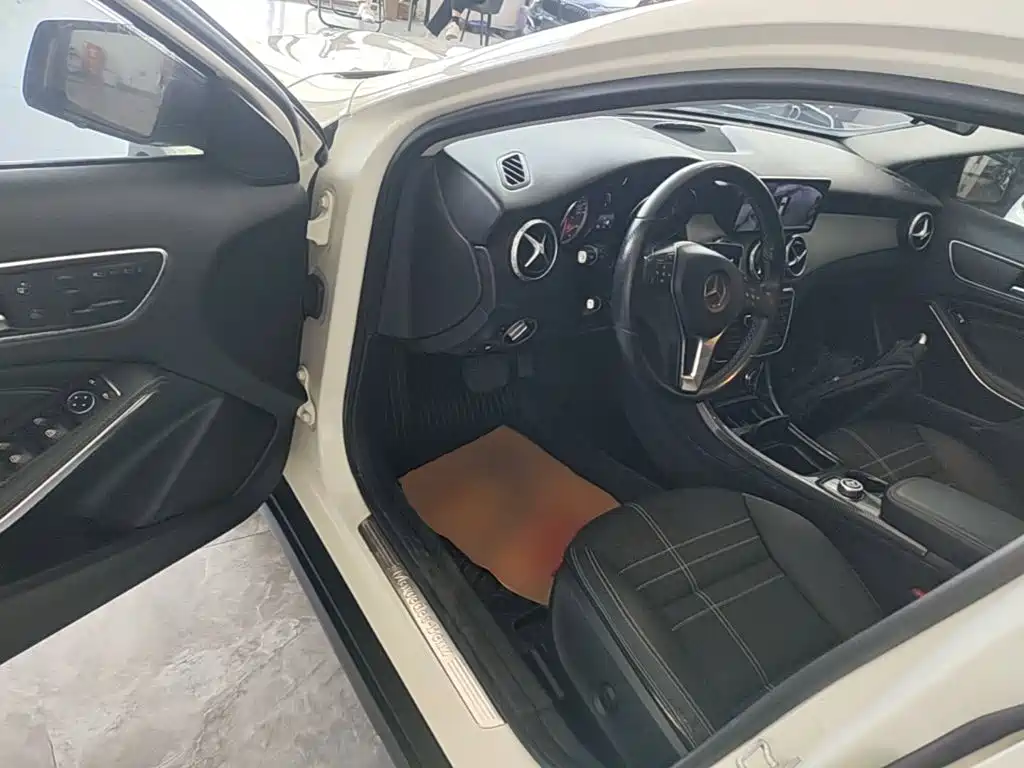 Mercedes-Benz GLA 2015 — фото 12