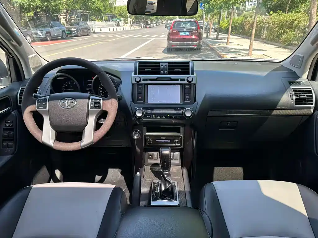 Toyota Prado 2015 — фото 12