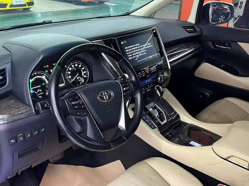 Toyota Alphard 2020 — фото 4
