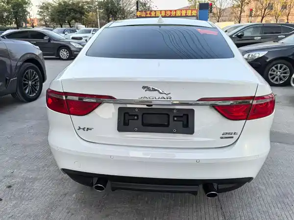 Jaguar XF 2016