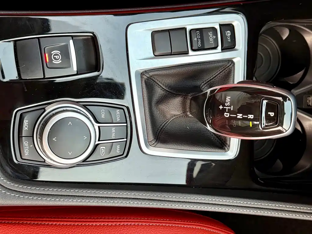 BMW 1 Series 2021 — фото 19