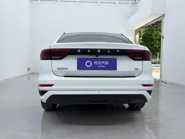 Geely Emgrand 2023
